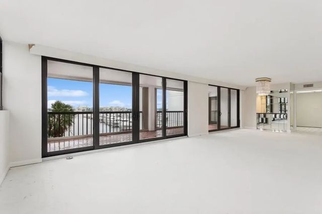 4 of 14 - 400 N Flagler Drive #501, West Palm Beach, FL