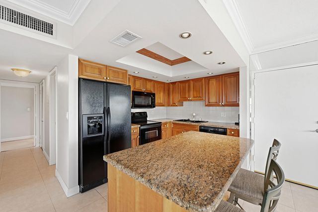 5 of 35 - 1839 Middle River Drive #302, Fort Lauderdale, FL