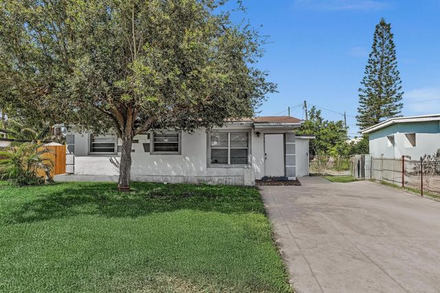 2743 Nw 2nd Street, Boynton Beach