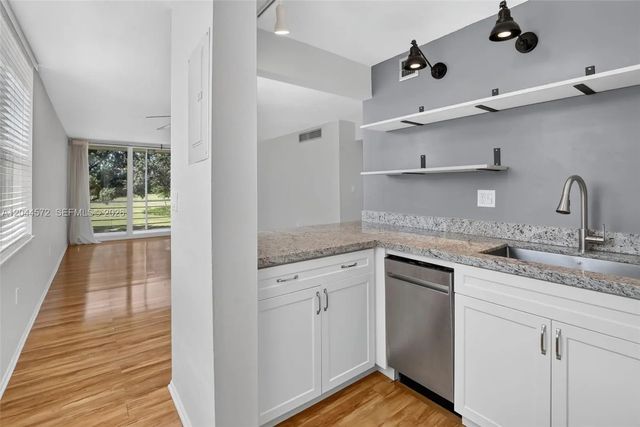 9410 Tangerine Place #204, Davie