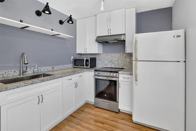4 of 43 - 9410 Tangerine Place #204, Davie, FL