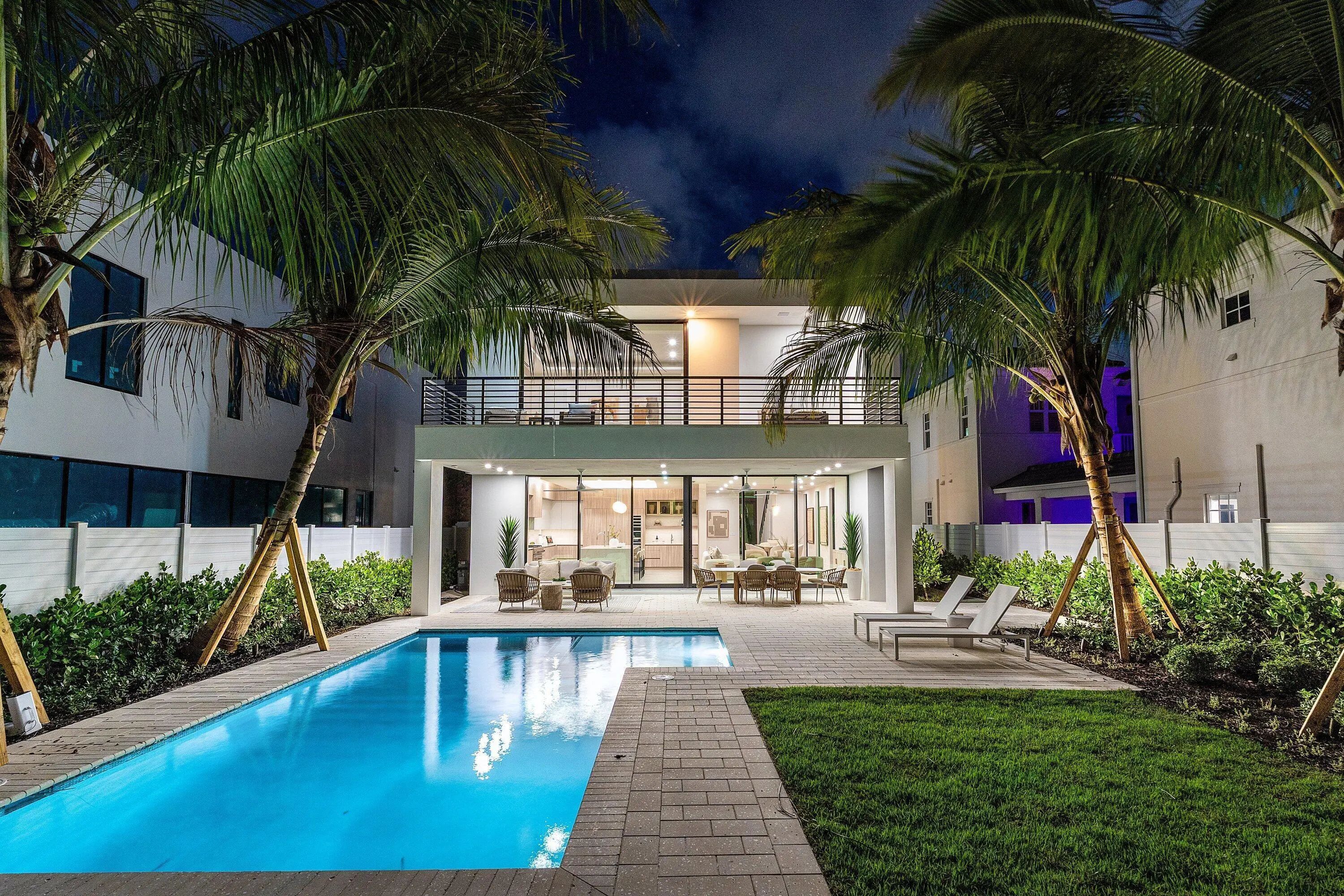 721 Lake Avenue N, Delray Beach