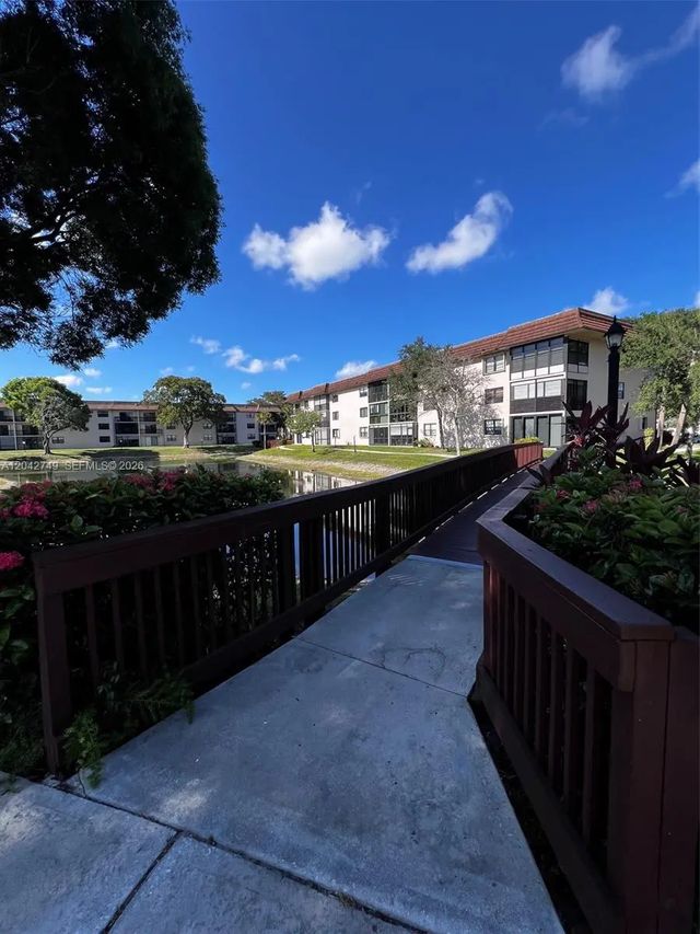 3 of 9 - 4975 E Sabal Palm Boulevard #304, Tamarac, FL