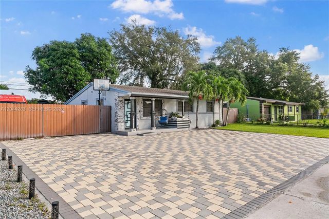 2 of 32 - 3311 Nw 171st Street, Miami Gardens, FL