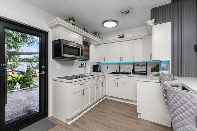 4 of 32 - 3311 Nw 171st Street, Miami Gardens, FL