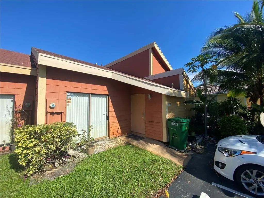 2449 Nw 55th Avenue, Lauderhill