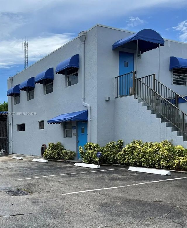 3 of 45 - 2930 Nw 17th Terrace, Oakland Park, FL