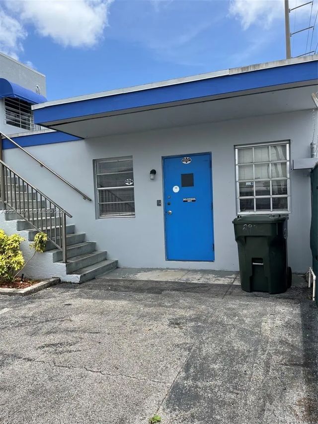 4 of 45 - 2930 Nw 17th Terrace, Oakland Park, FL