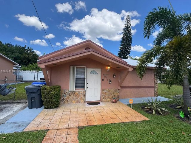 2 of 32 - 5851-5853 Fillmore Street, Hollywood, FL