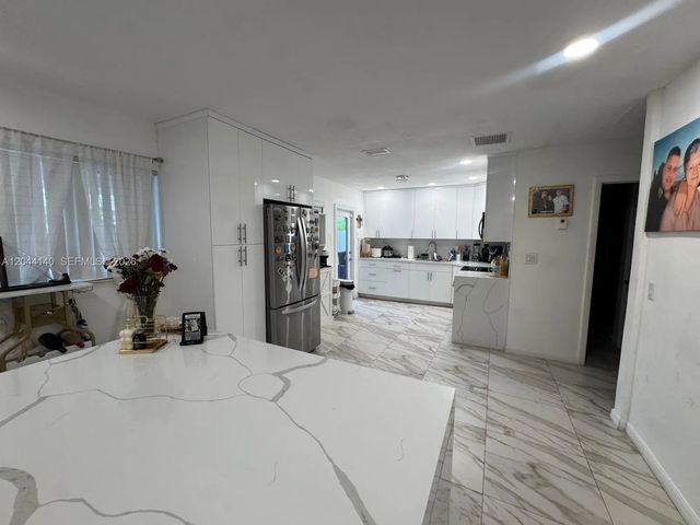 4 of 32 - 5851-5853 Fillmore Street, Hollywood, FL