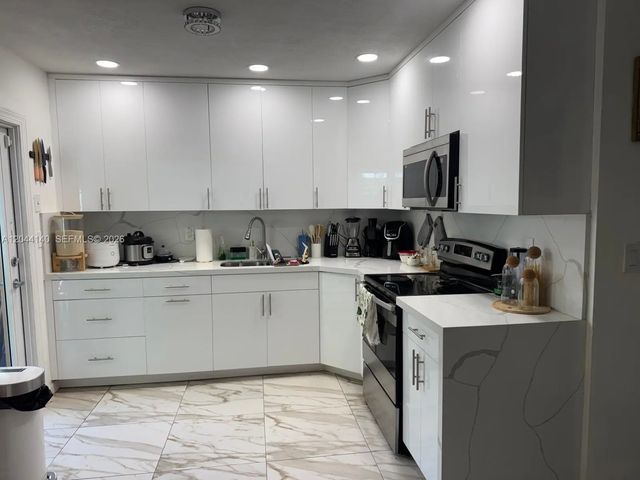 5 of 32 - 5851-5853 Fillmore Street, Hollywood, FL