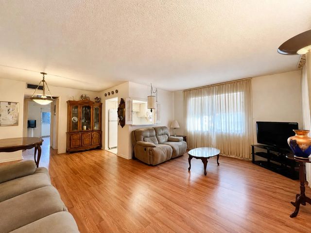4 of 14 - 229 Dorchester J, West Palm Beach, FL