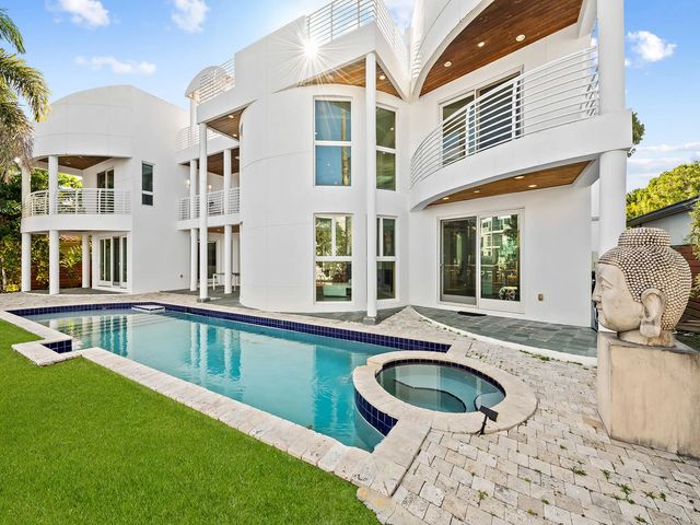 3 of 49 - 450 Victoria Terrace, Fort Lauderdale, FL