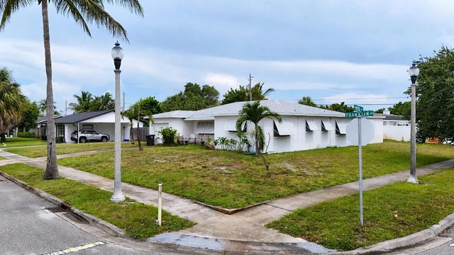 3 of 9 - 325 Franklin Road, West Palm Beach, FL