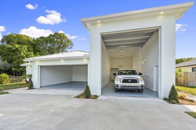 2 of 24 - 516 Se Alamanda Way, Stuart, FL