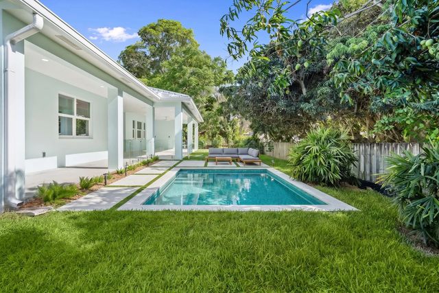3 of 24 - 516 Se Alamanda Way, Stuart, FL
