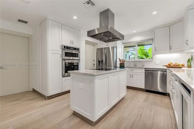 3 of 32 - 2820 Ne 40th Court, Fort Lauderdale, FL