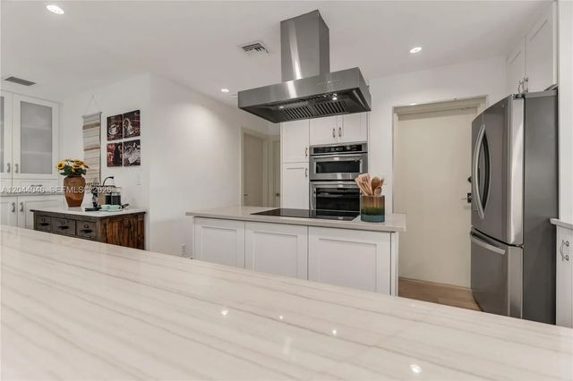 5 of 32 - 2820 Ne 40th Court, Fort Lauderdale, FL