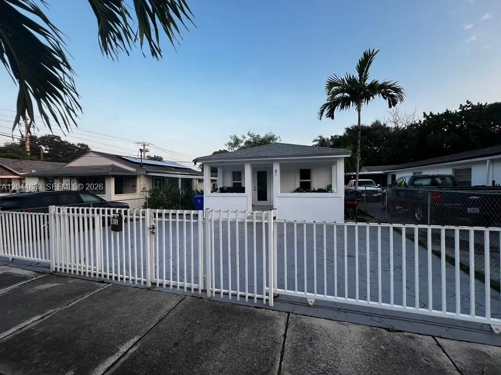 81 Nw 44th Street, Miami