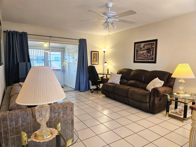 5 of 27 - 2950 Crosley Drive E #c, West Palm Beach, FL