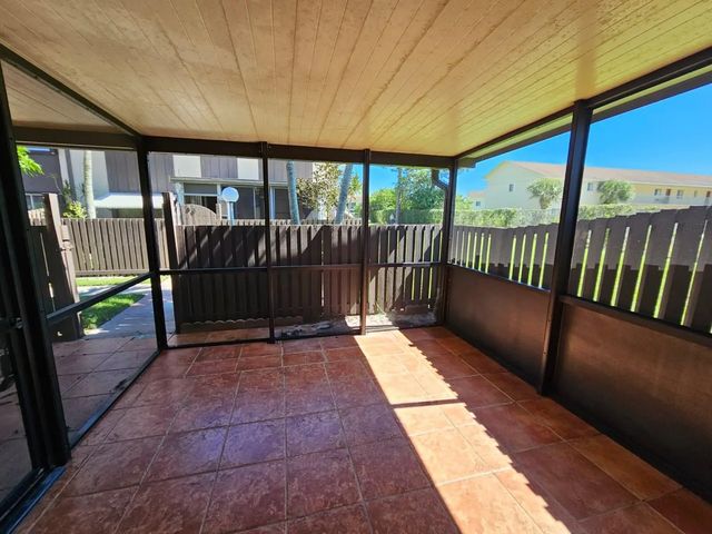 5 of 36 - 2148 Sherwood Forest Boulevard #4, West Palm Beach, FL