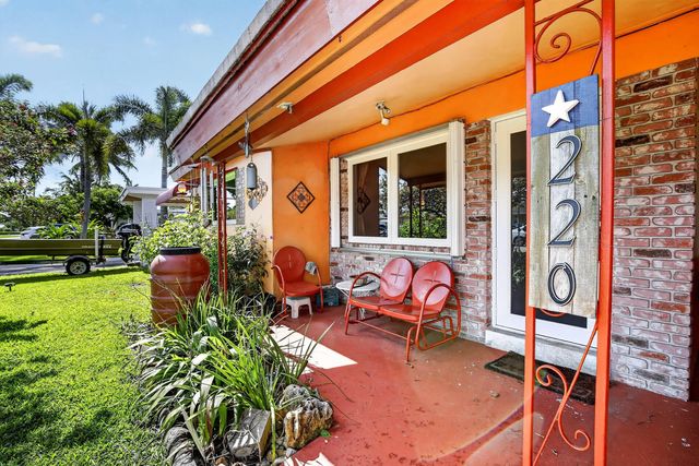 4 of 39 - 220 Nw 48th Street, Oakland Park, FL