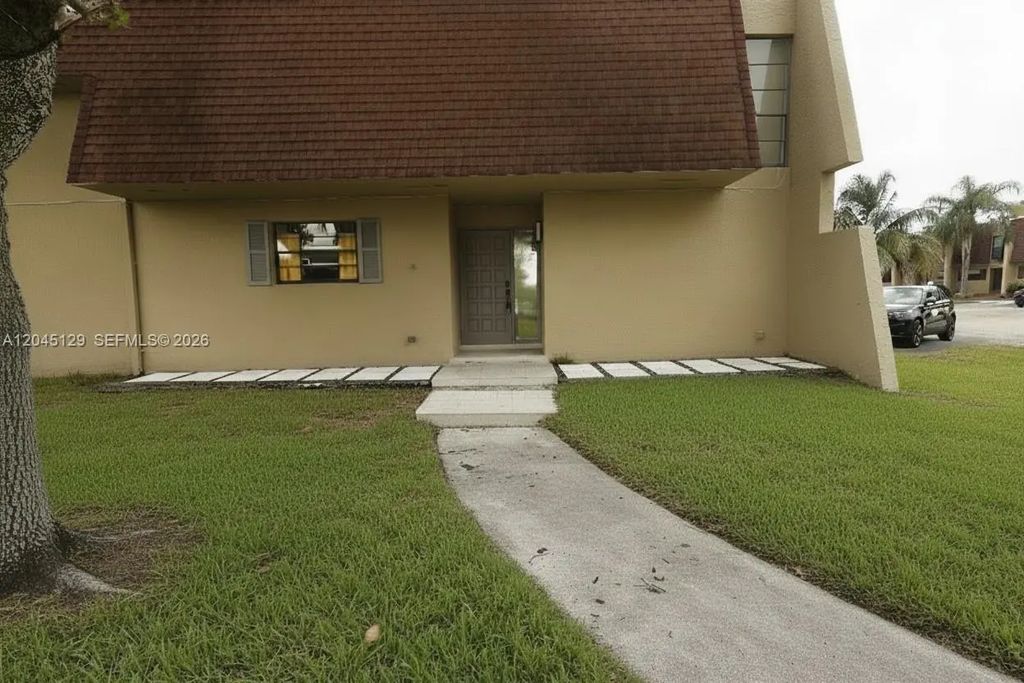8985 Palm Tree Lane #8985, Pembroke Pines
