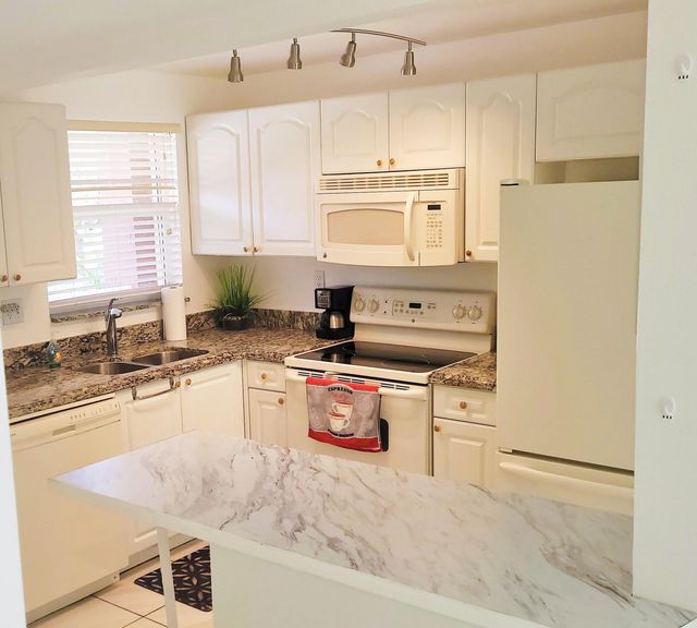 2801 N Pine Island Road #204, Sunrise