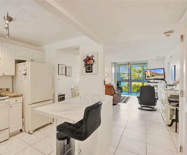 5 of 29 - 2801 N Pine Island Road #204, Sunrise, FL