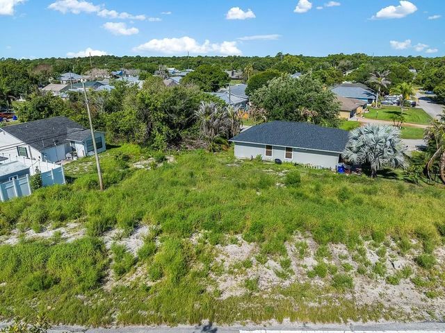 3 of 6 - 1325 2nd Road Sw, Vero Beach, FL
