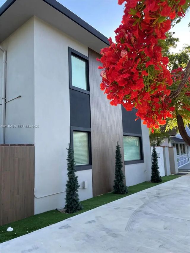 1215 E Broward Boulevard, Fort Lauderdale
