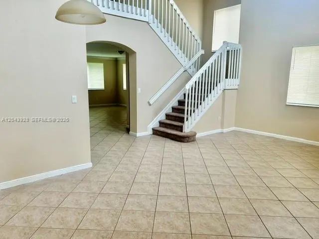 3 of 40 - 946 Nw 206th Street, Miami Gardens, FL