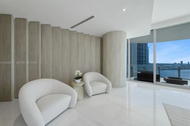 4 of 39 - 300 Biscayne Boulevard Way #2701, Miami, FL
