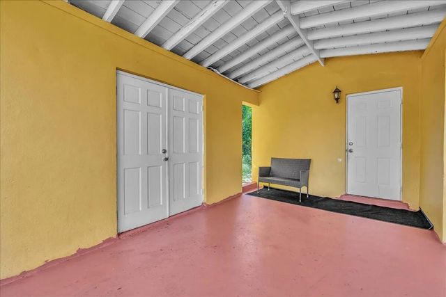 5 of 35 - 3560 Nw 34th Way, Lauderdale Lakes, FL