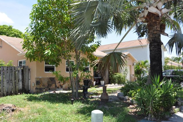 3 of 28 - 1906 Sw 87th Avenue, North Lauderdale, FL