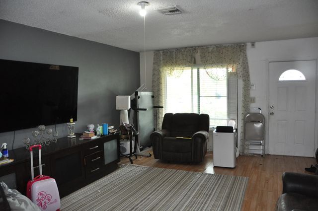 5 of 28 - 1906 Sw 87th Avenue, North Lauderdale, FL