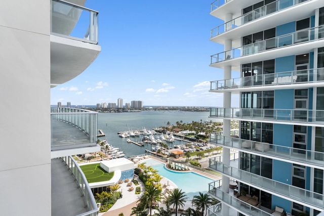 220 Lake Shore Drive #1523, Lake Park