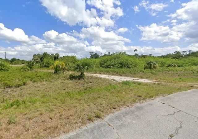 523 Independence Drive, LaBelle