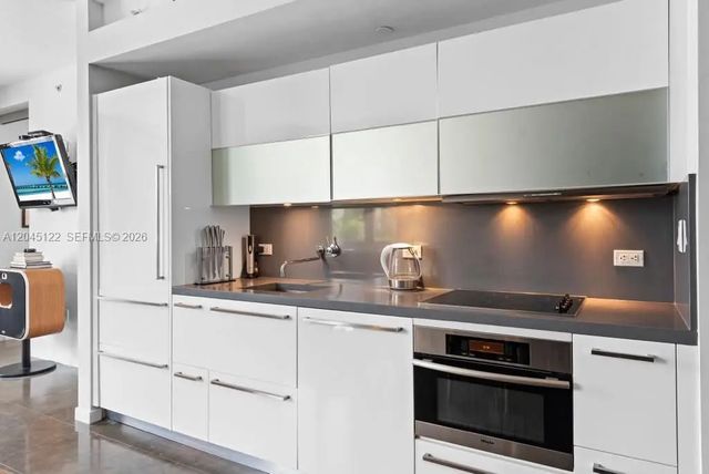 2 of 38 - 220 21st Street #401, Miami Beach, FL