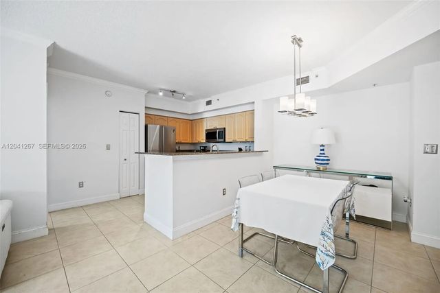 5 of 49 - 6861 Sw 44th Street #202, Miami, FL