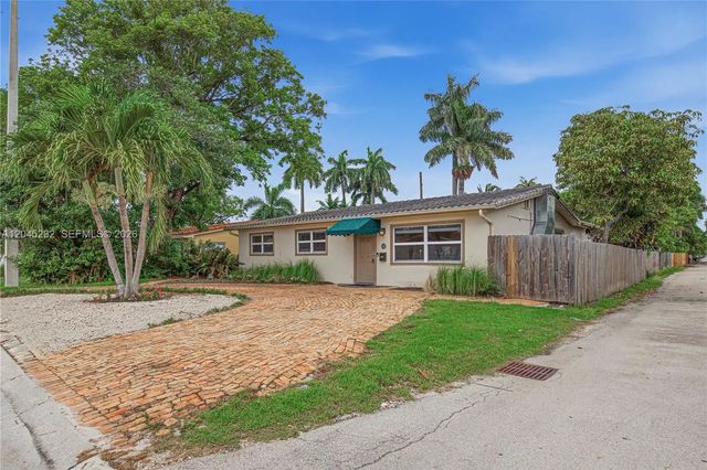 5 of 29 - 830 N 10th Avenue, Hollywood, FL