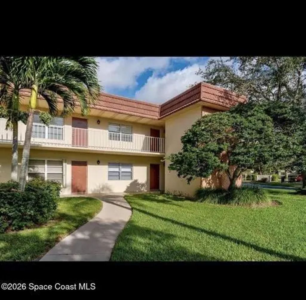 25 Vista Gardens Trail #204, Vero Beach
