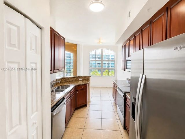 5 of 26 - 3001 Ne 185th Street #515, Aventura, FL