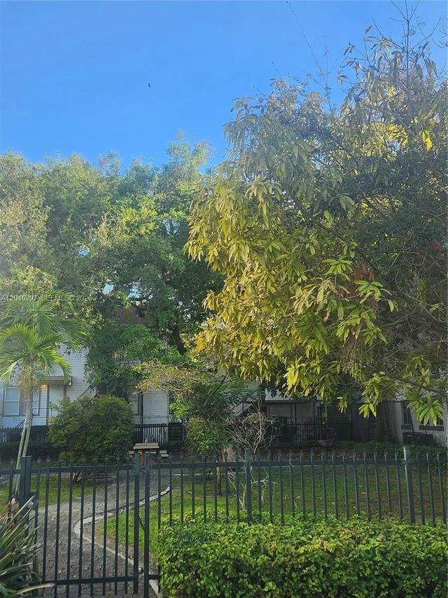 412 Nw 4th Street, Miami