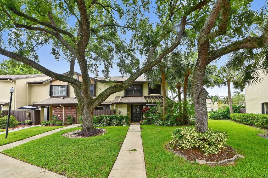 4587 Carambola Circle S #27218, Coconut Creek