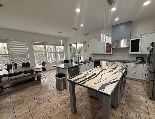 3 of 24 - 24920 Se Highway 450, , FL