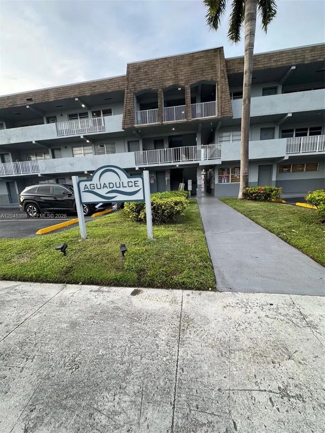 11195 Sw 1st Street #314, Sweetwater