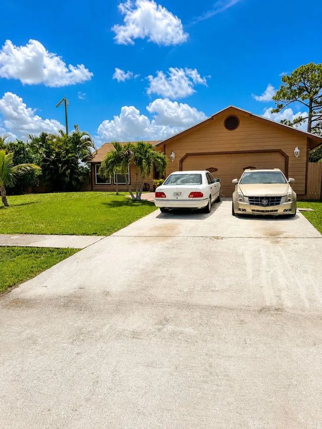 5202 El Claro Circle, West Palm Beach