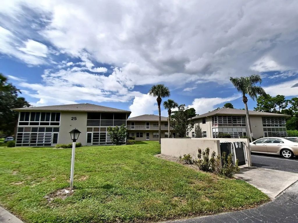 25 Lake Vista Trail #106, Port St. Lucie