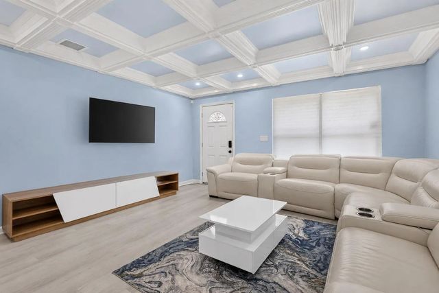 4 of 22 - 2220 N 47th Avenue, Hollywood, FL